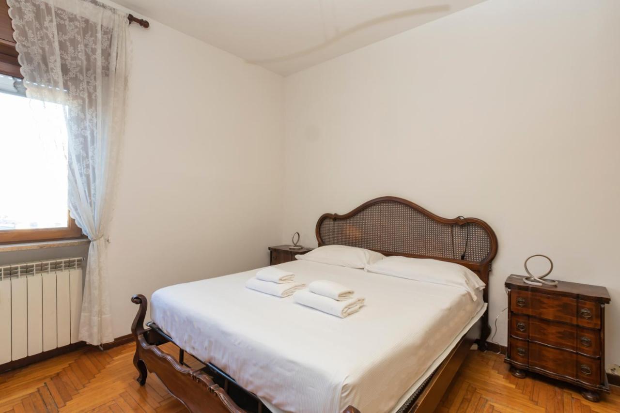I Host Apartment - Ande 12 Milan Bagian luar foto