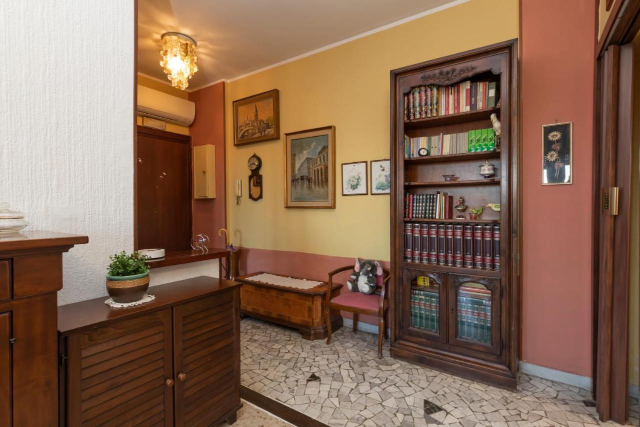 I Host Apartment - Ande 12 Milan Bagian luar foto